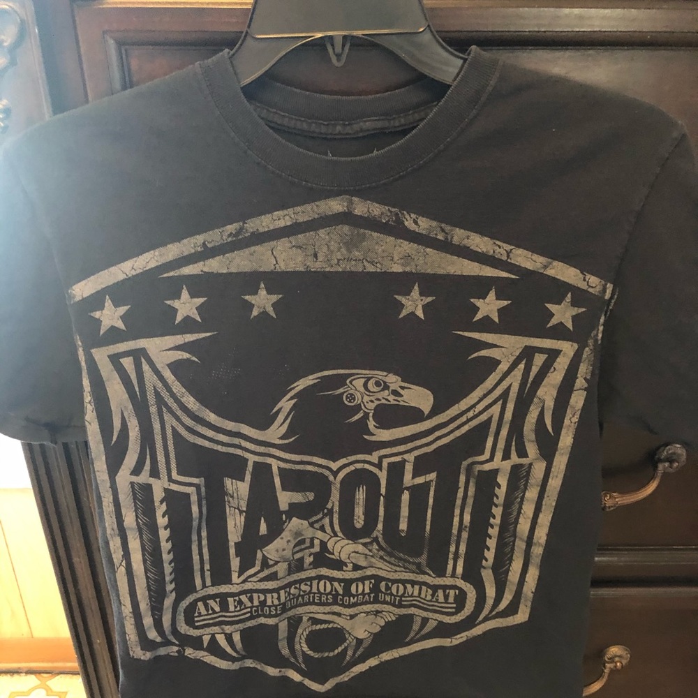 Tapout Men’s black and grey tee shirt